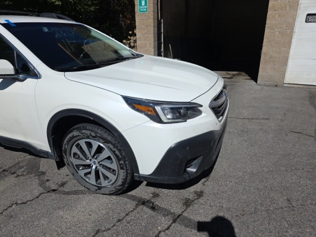 Used 2022 Subaru Outback Premium SUV