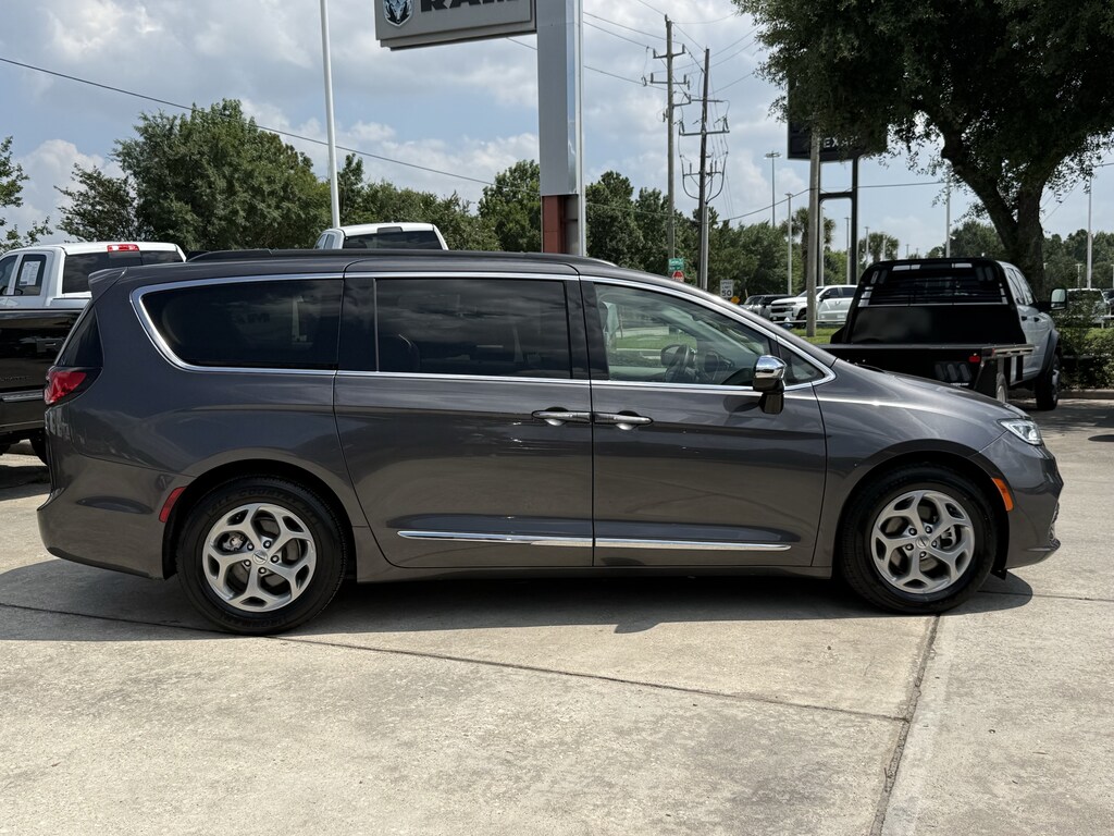 Used 2023 Chrysler Pacifica Limited Van Passenger Van