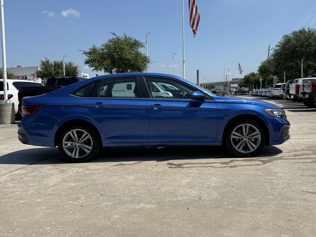 Used 2024 Volkswagen Jetta SE Sedan