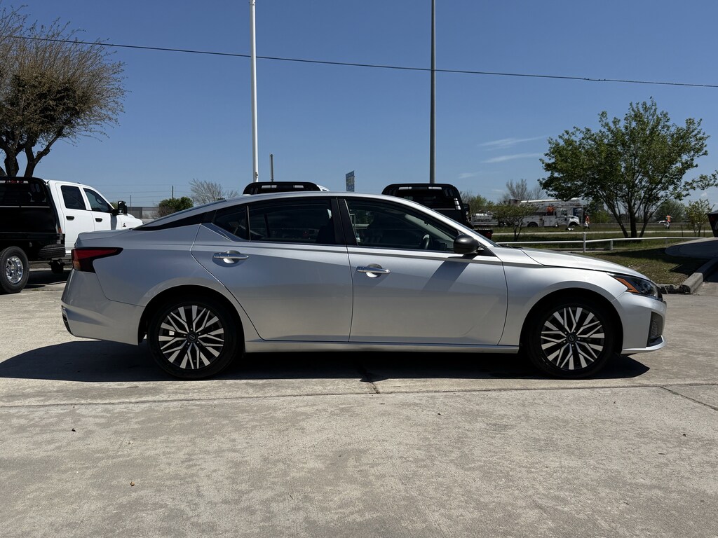 Used 2024 Nissan Altima 2.5 SV Sedan