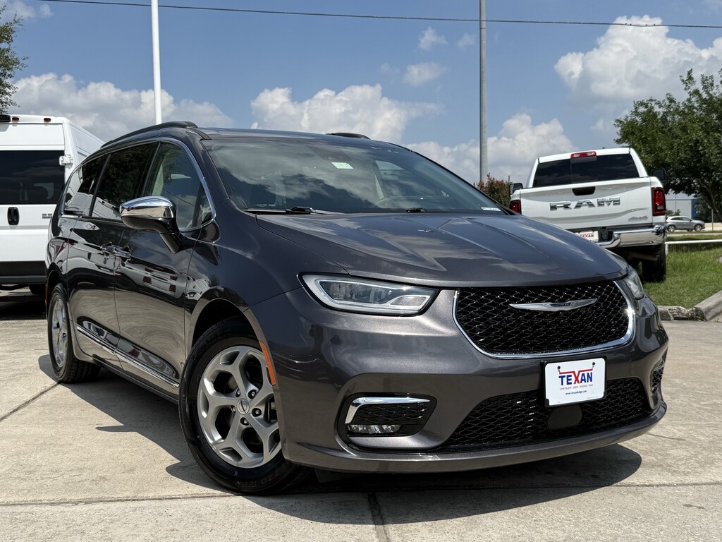 Used 2023 Chrysler Pacifica Limited Van Passenger Van