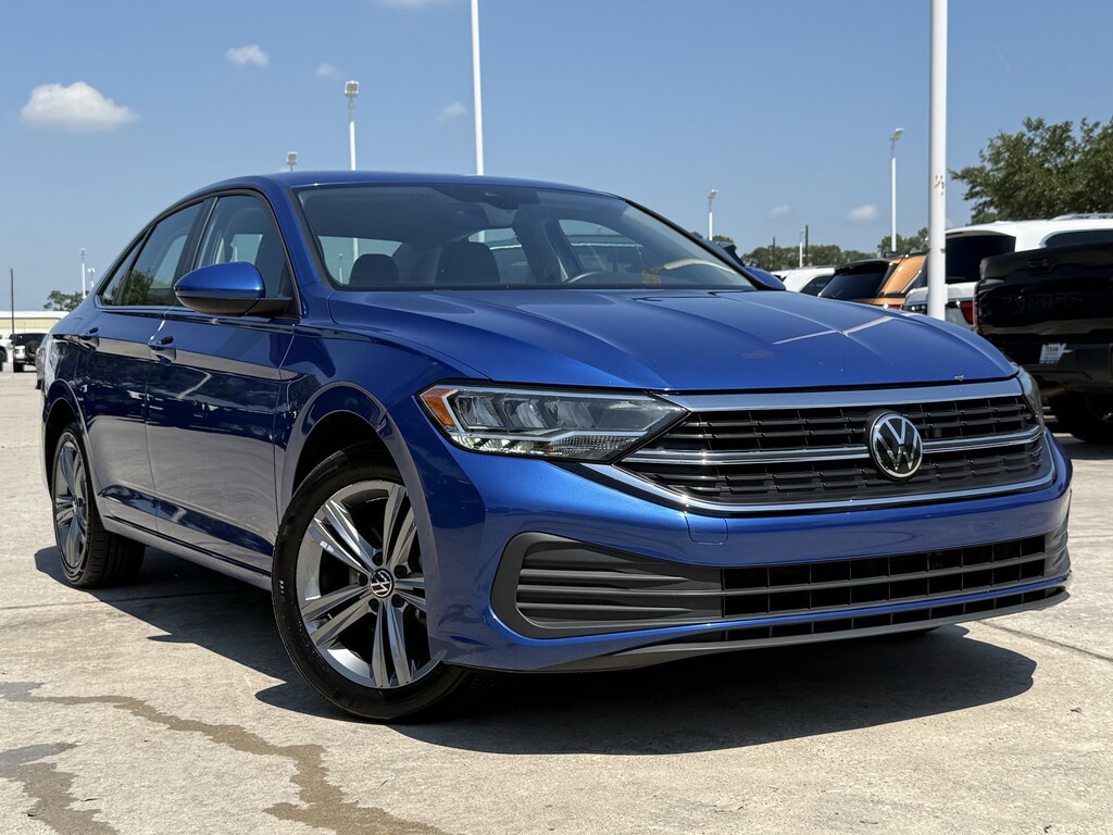 Used 2024 Volkswagen Jetta SE Sedan