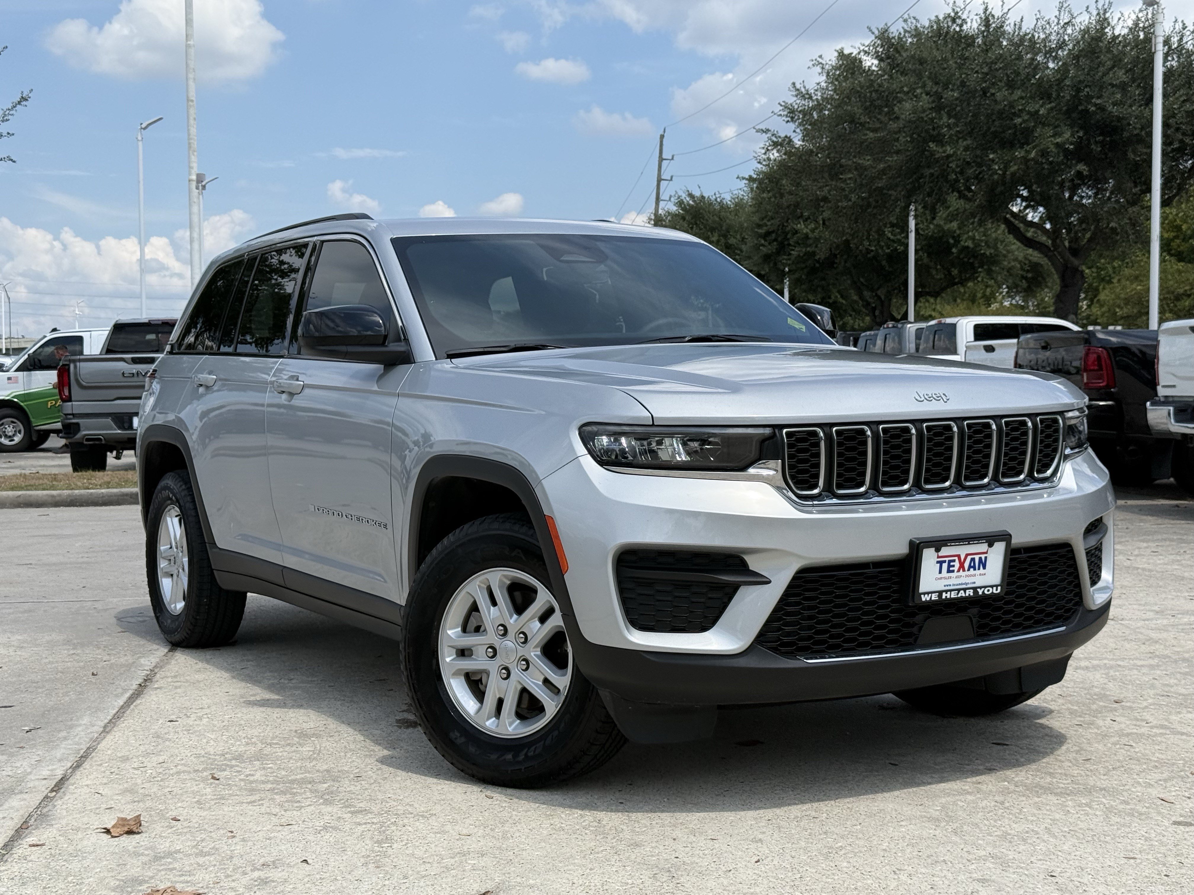 Used 2025 Jeep Grand Cherokee Laredo SUV