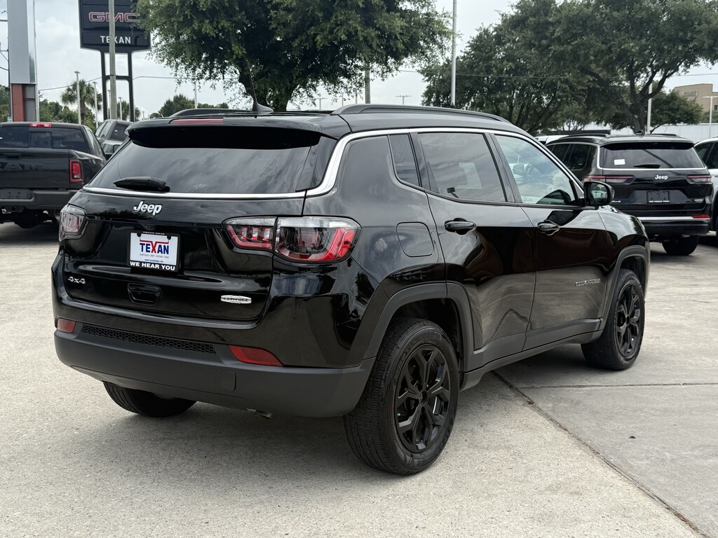 Used 2025 Jeep Compass Latitude SUV