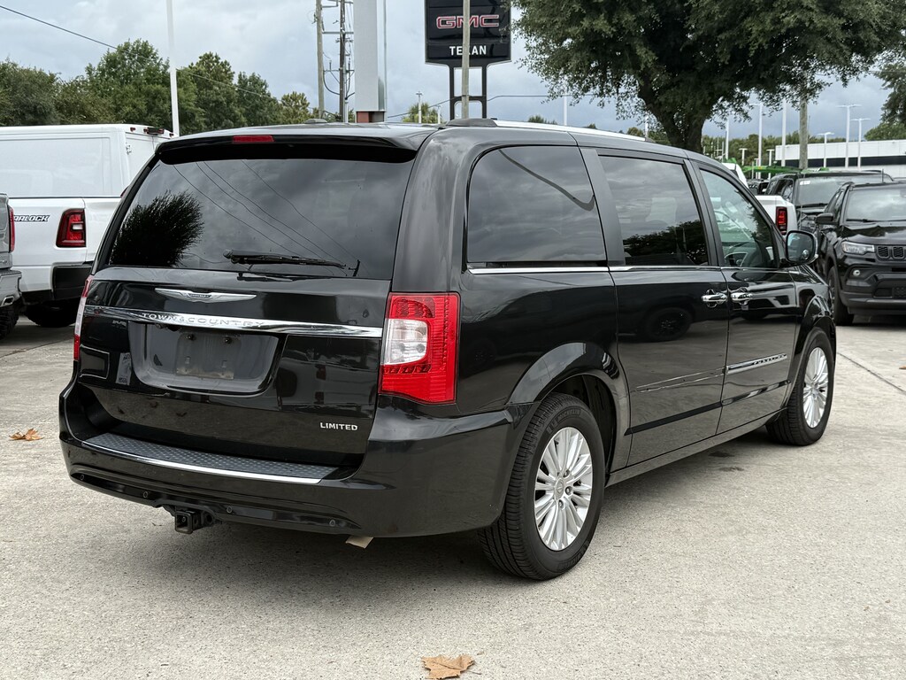 Used 2014 Chrysler Town & Country Van
