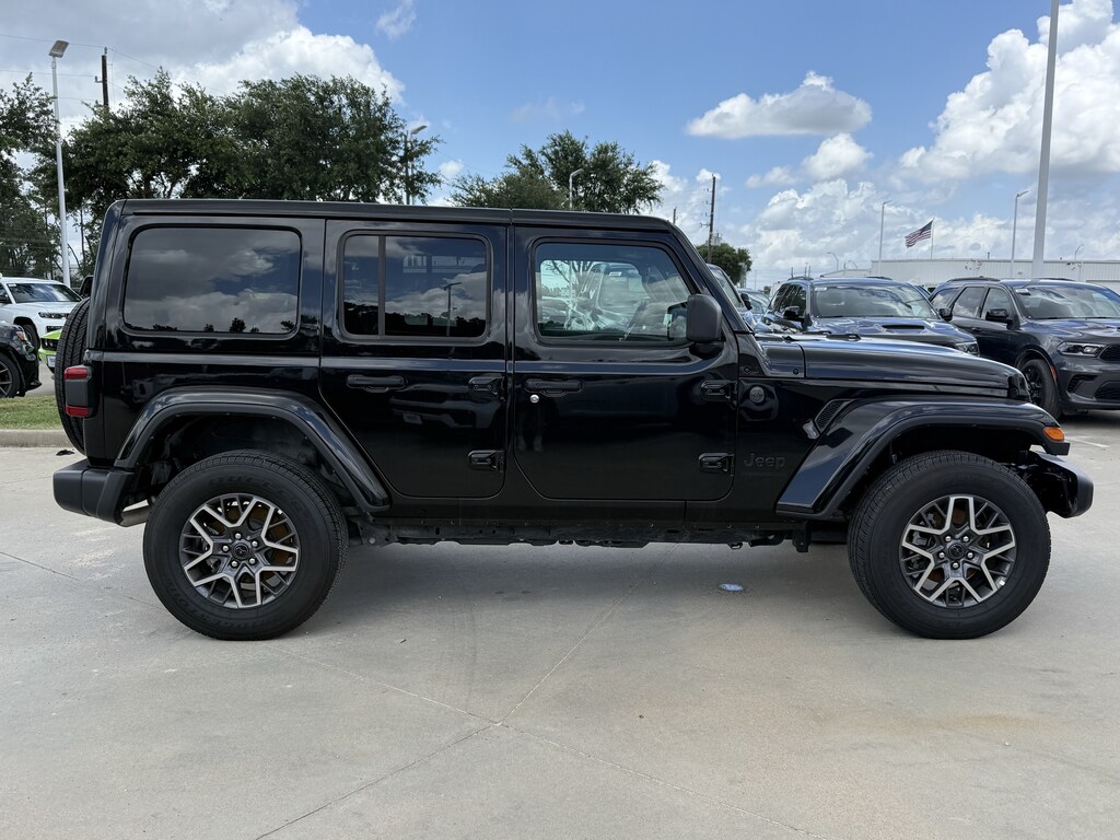 Used 2025 Jeep Wrangler SUV