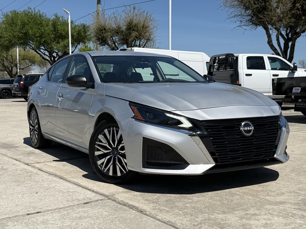 Used 2024 Nissan Altima 2.5 SV Sedan