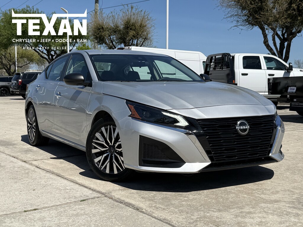 Used 2024 Nissan Altima 2.5 SV Sedan