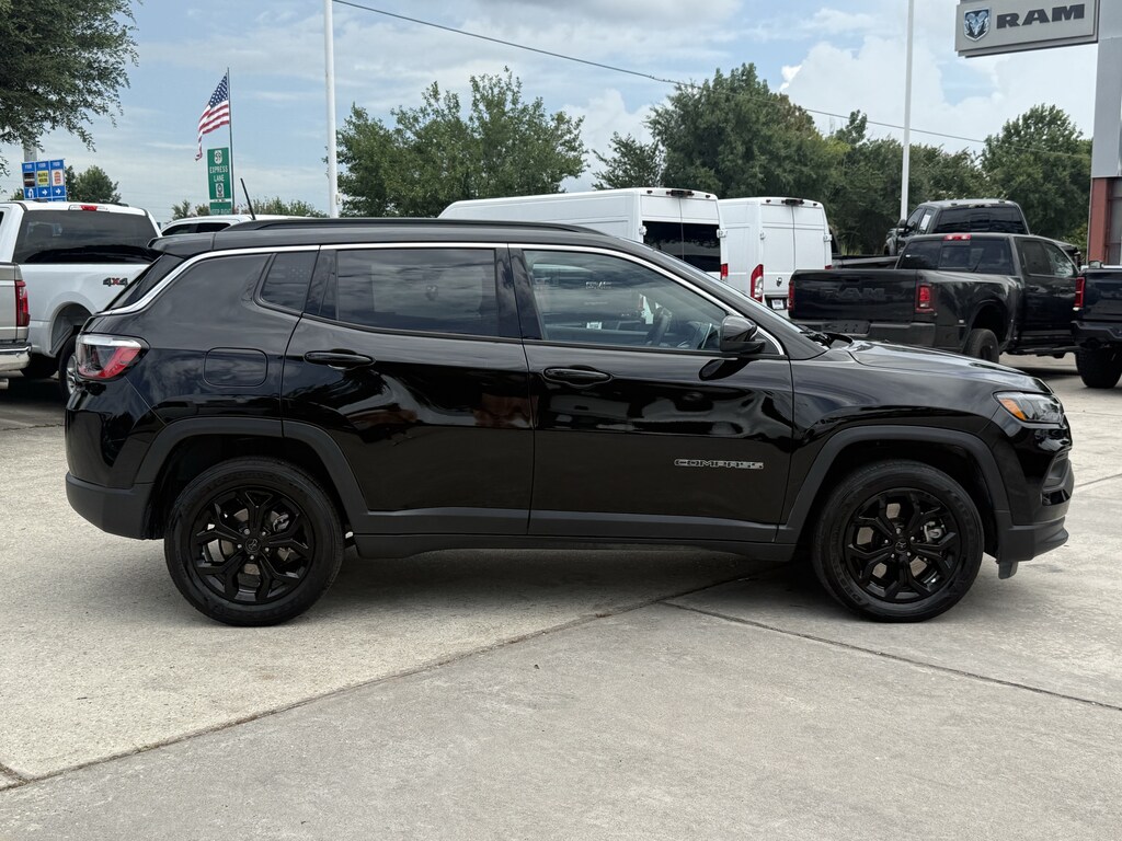Used 2025 Jeep Compass Latitude SUV