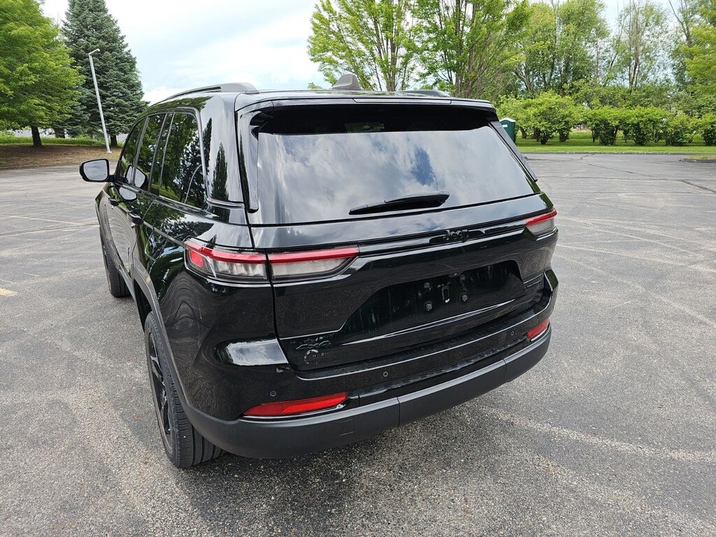 Used 2023 Jeep Grand Cherokee Limited SUV