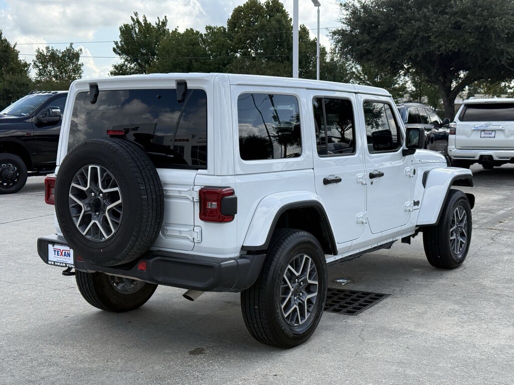 Used 2025 Jeep Wrangler Sahara SUV