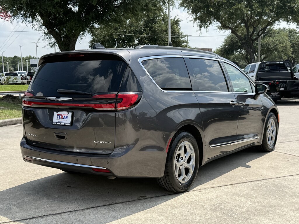 Used 2023 Chrysler Pacifica Limited Van Passenger Van