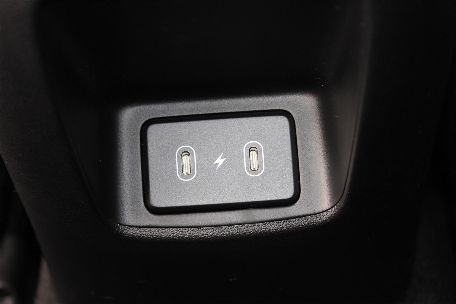 2025 Hyundai Elantra Limited - Photo 14