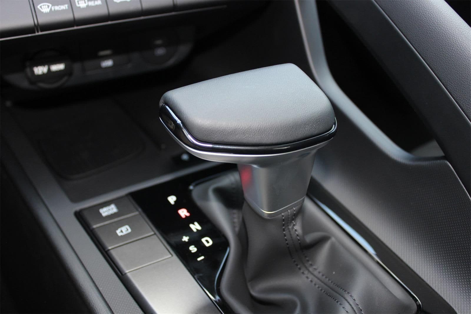 2025 Hyundai Elantra SEL - Photo 12