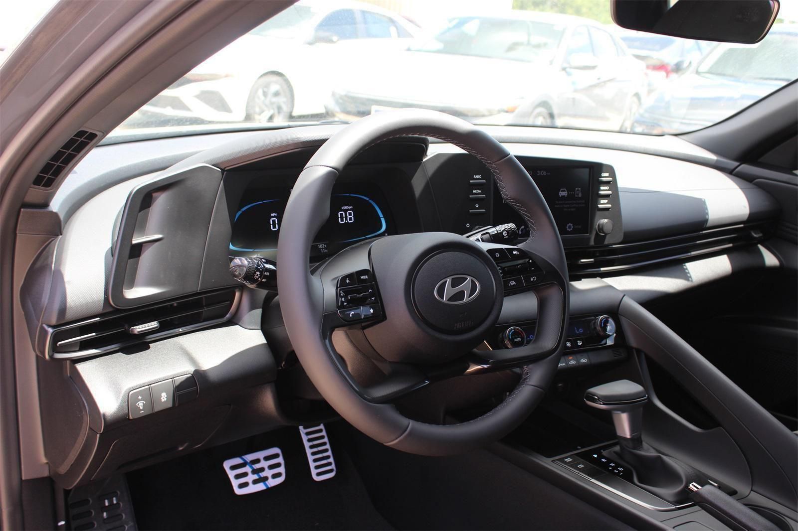 2025 Hyundai Elantra SEL - Photo 15