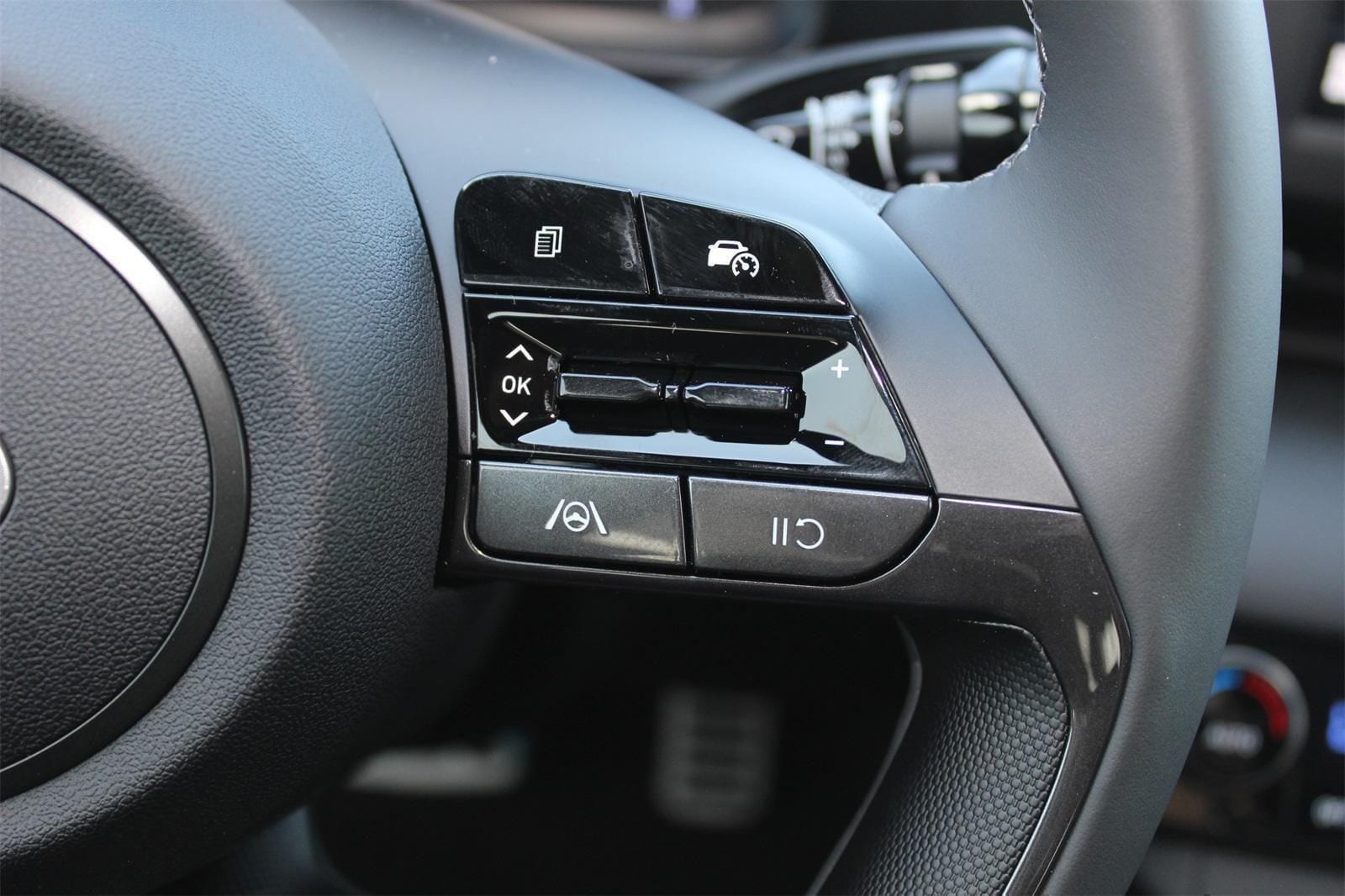 2025 Hyundai Elantra SEL - Photo 8