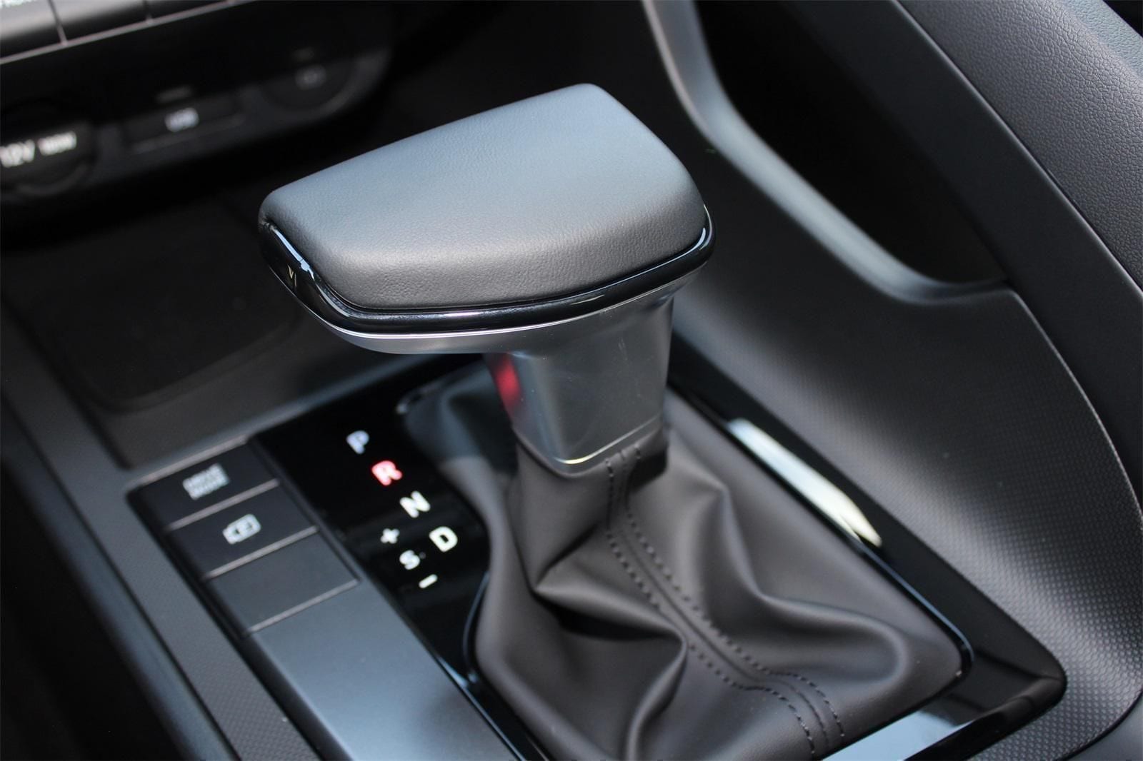 2025 Hyundai Elantra SEL - Photo 12