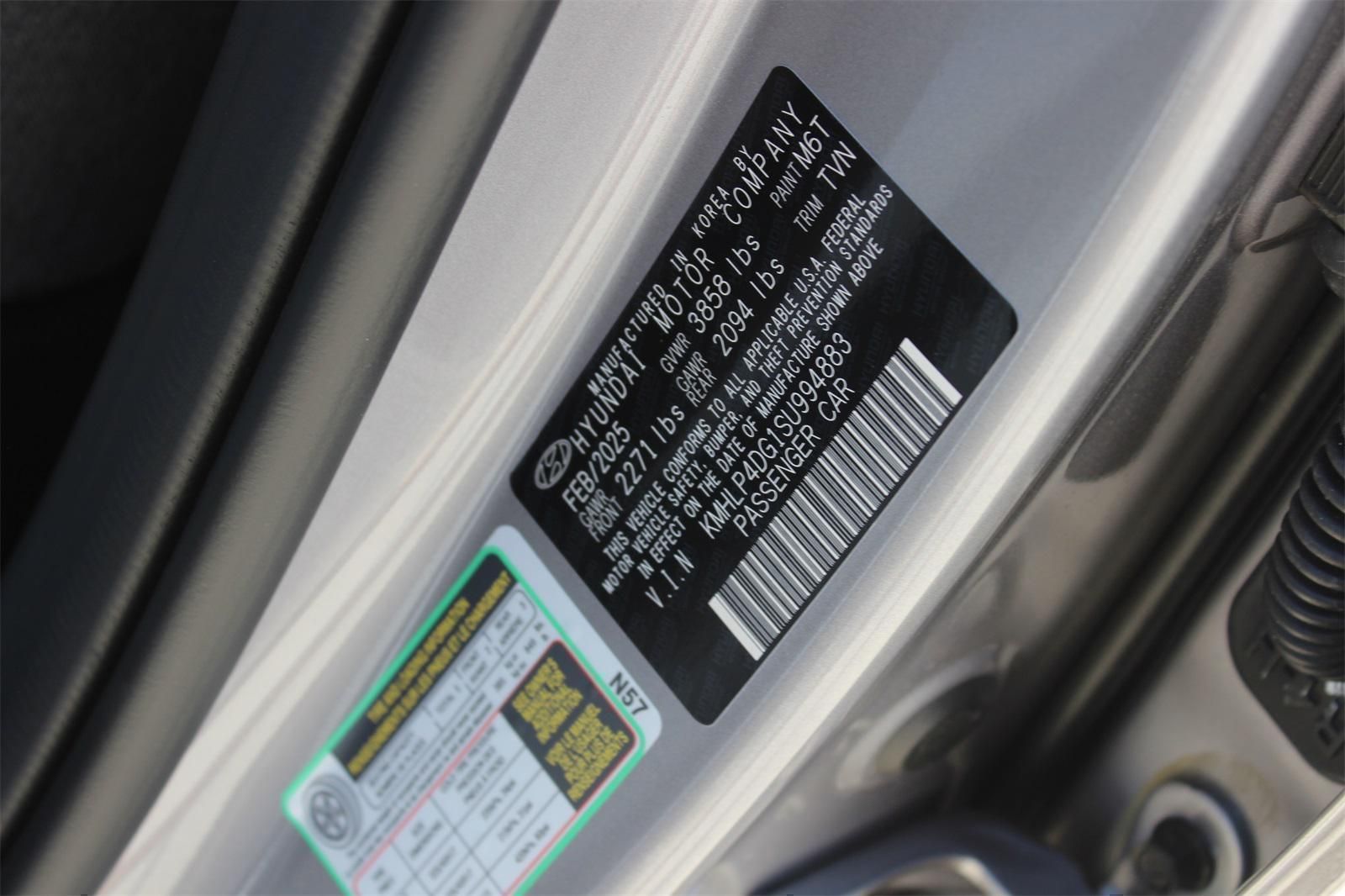 2025 Hyundai Elantra Limited - Photo 29