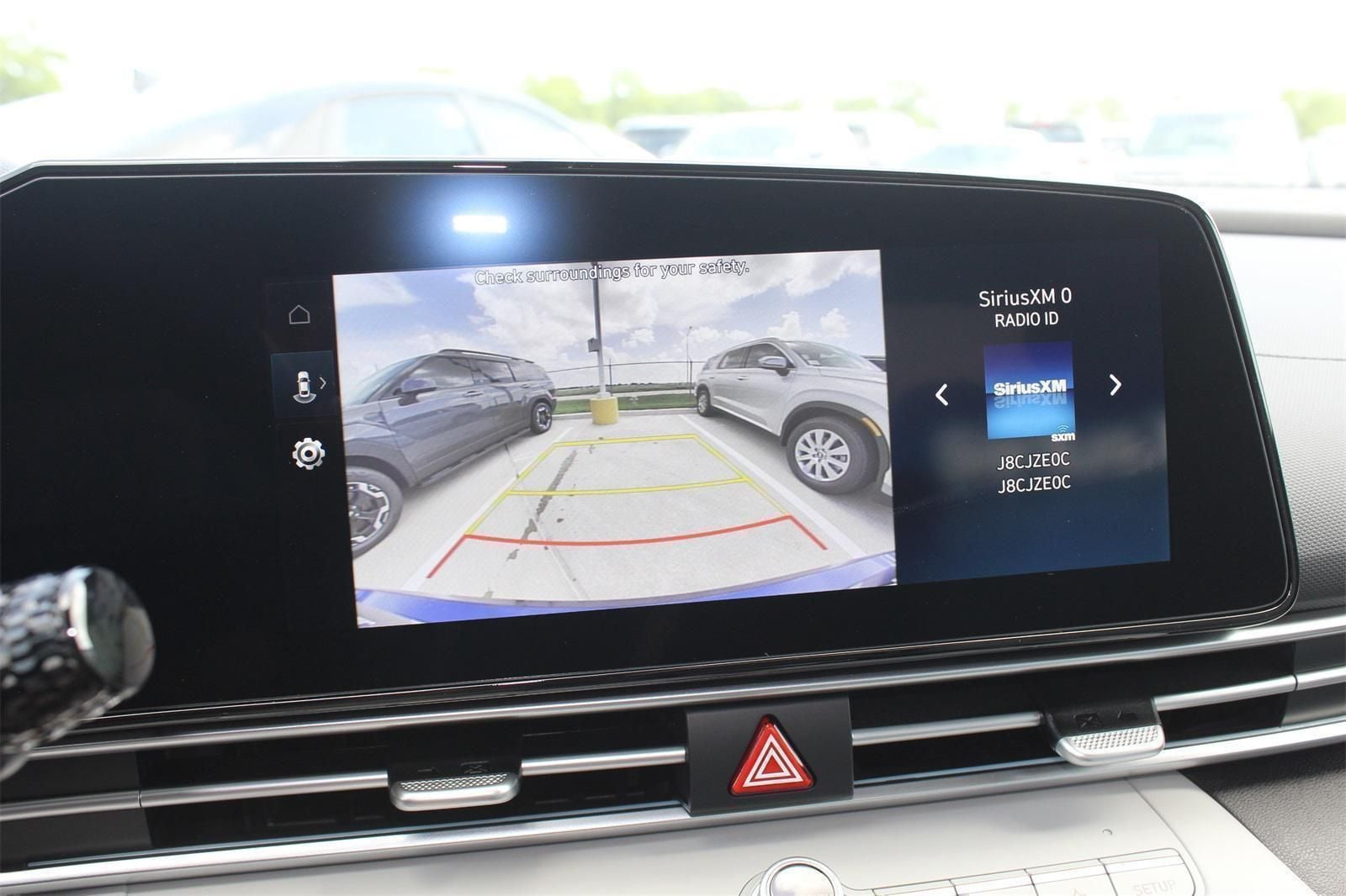 2025 Hyundai Elantra Limited - Photo 11