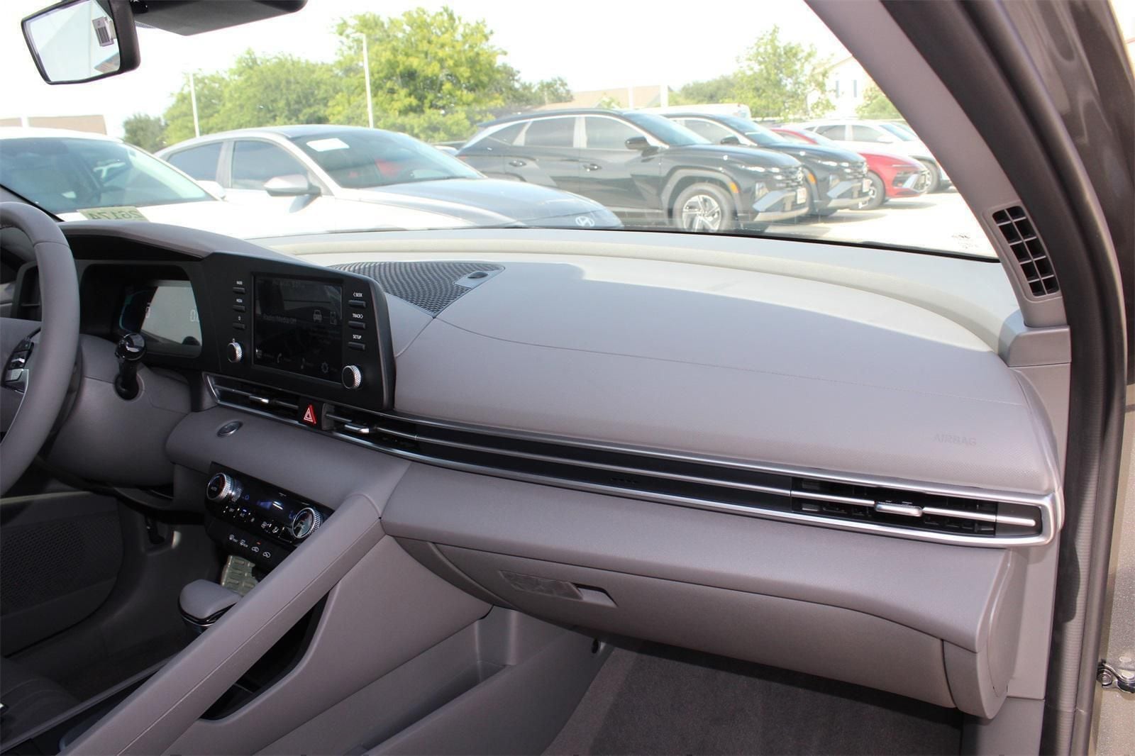 2025 Hyundai Elantra SEL - Photo 23