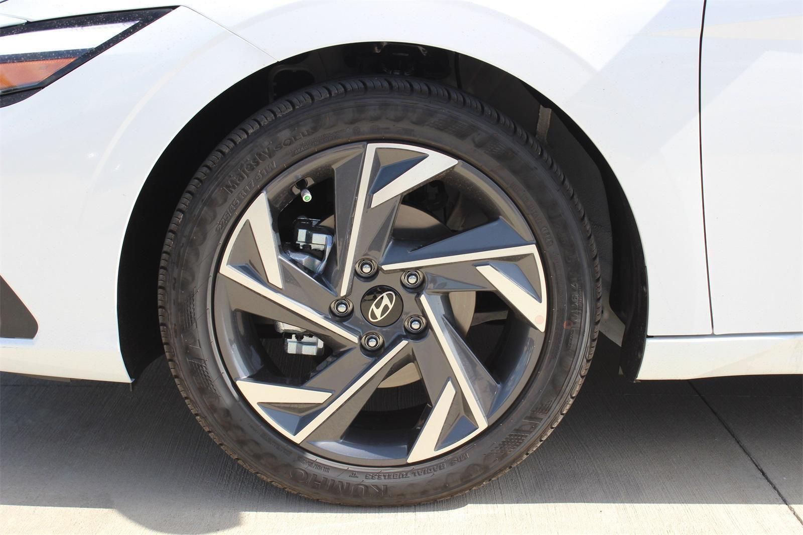 2025 Hyundai Elantra SEL - Photo 28