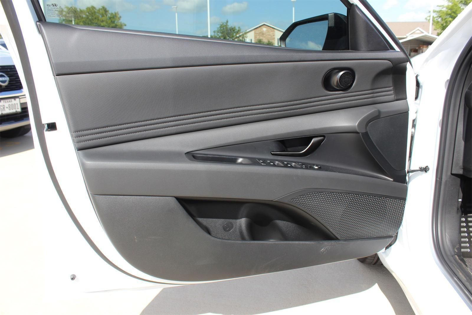 2025 Hyundai Elantra SEL - Photo 15
