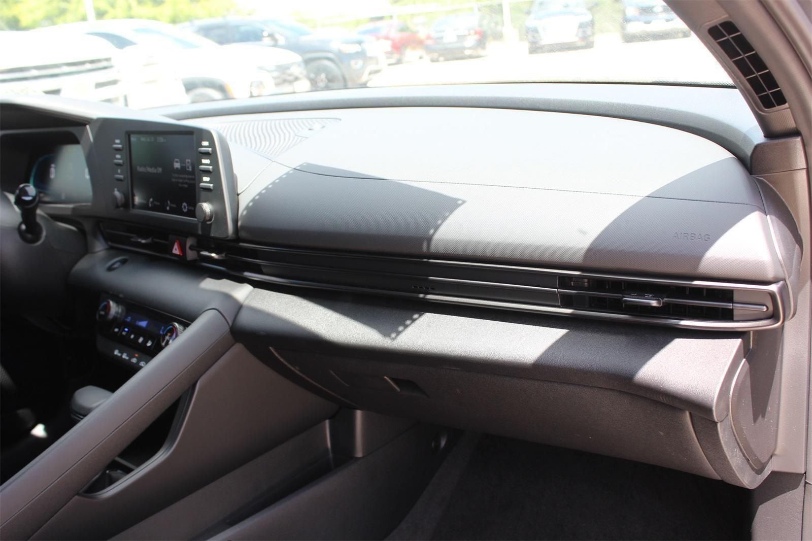 2025 Hyundai Elantra SEL - Photo 23