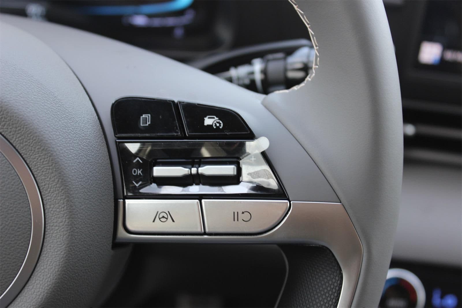 2025 Hyundai Elantra SEL - Photo 8