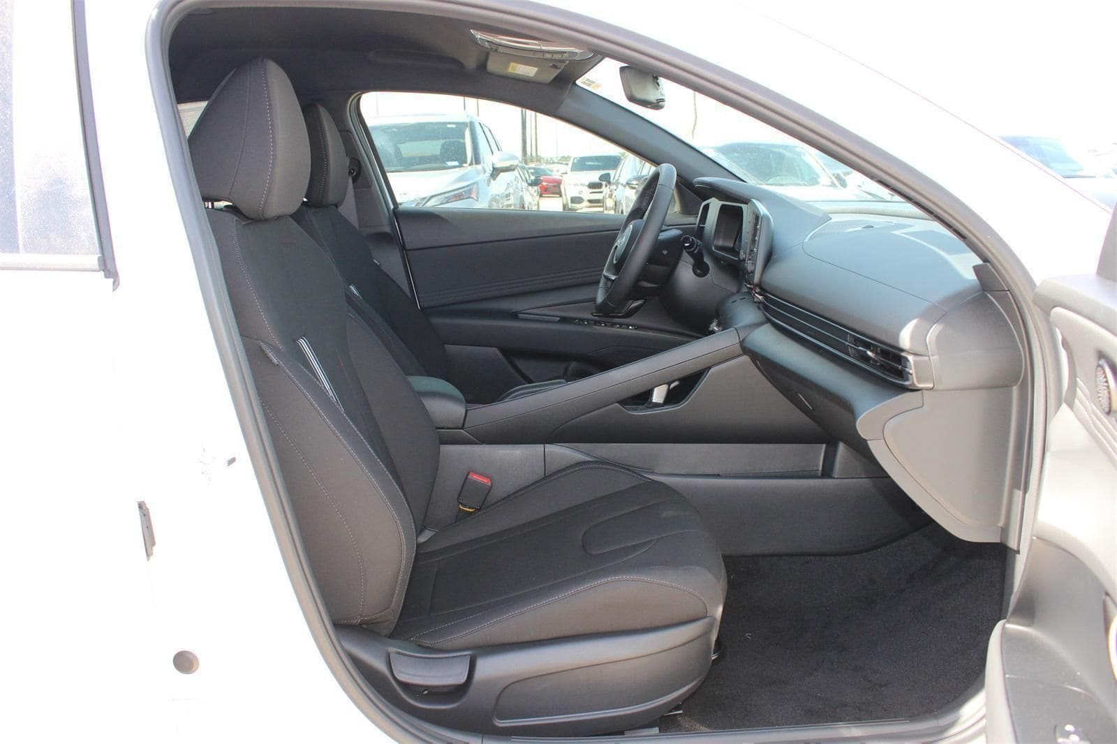 2025 Hyundai Elantra SEL - Photo 22