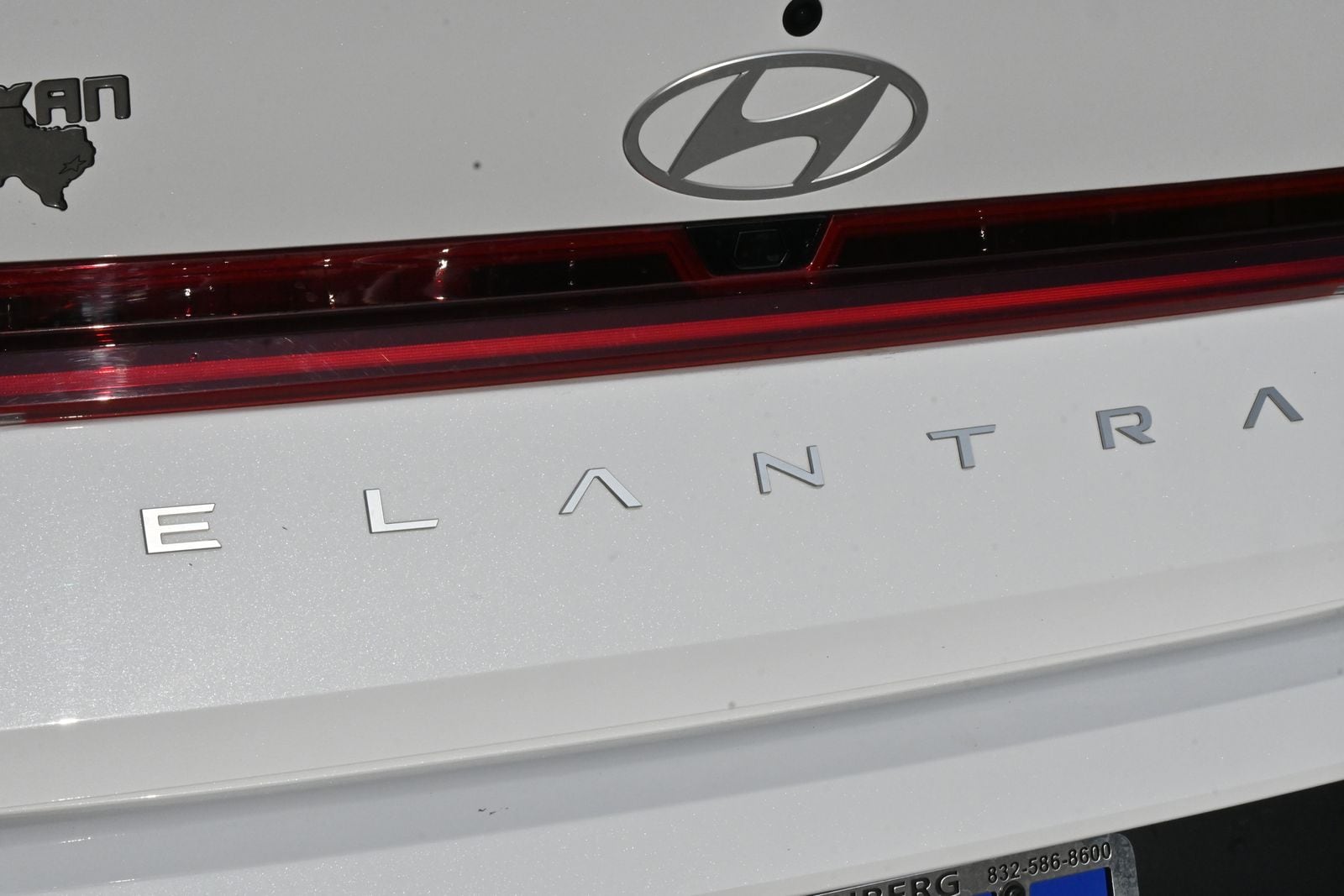 2025 Hyundai Elantra Limited - Photo 19