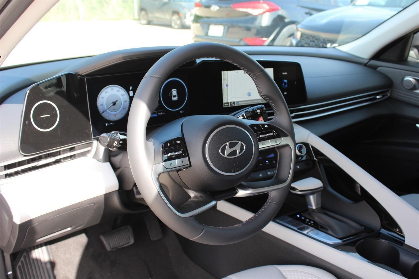 2025 Hyundai Elantra Limited - Photo 15