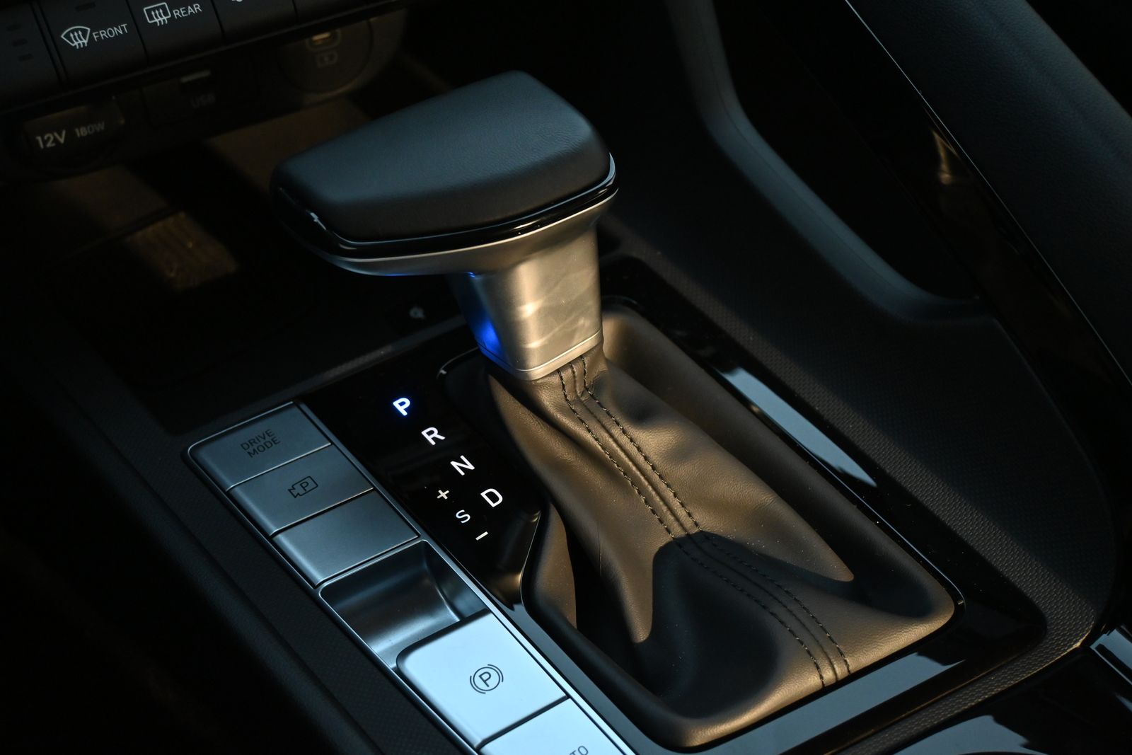 2025 Hyundai Elantra Limited - Photo 12