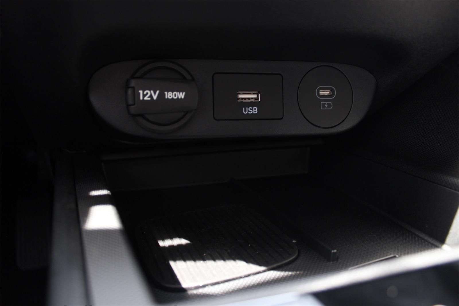 2025 Hyundai Elantra Limited - Photo 13