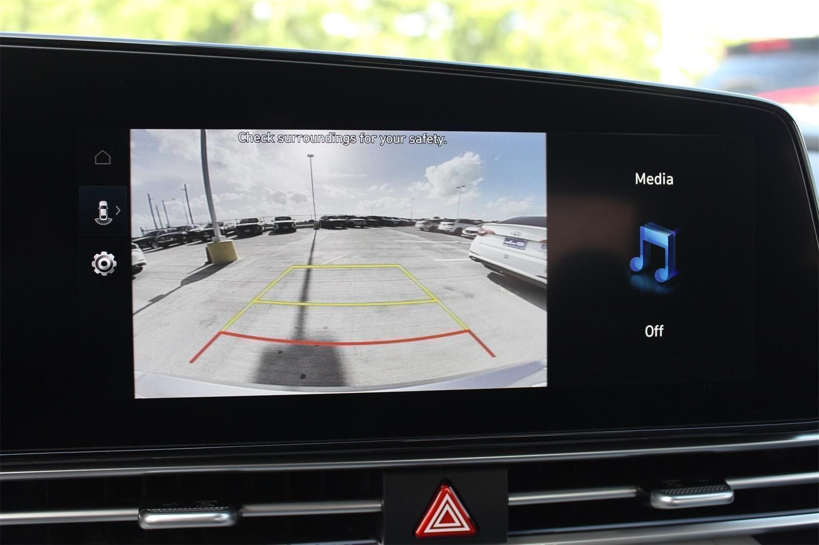 2025 Hyundai Elantra Limited - Photo 11