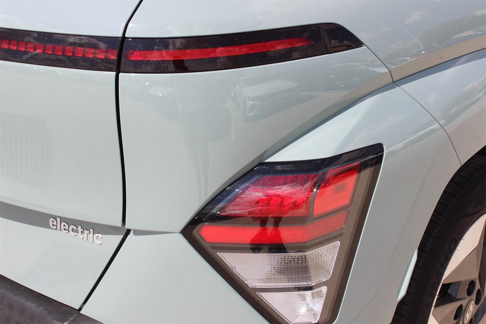 2025 Hyundai Kona EV SEL - Photo 19