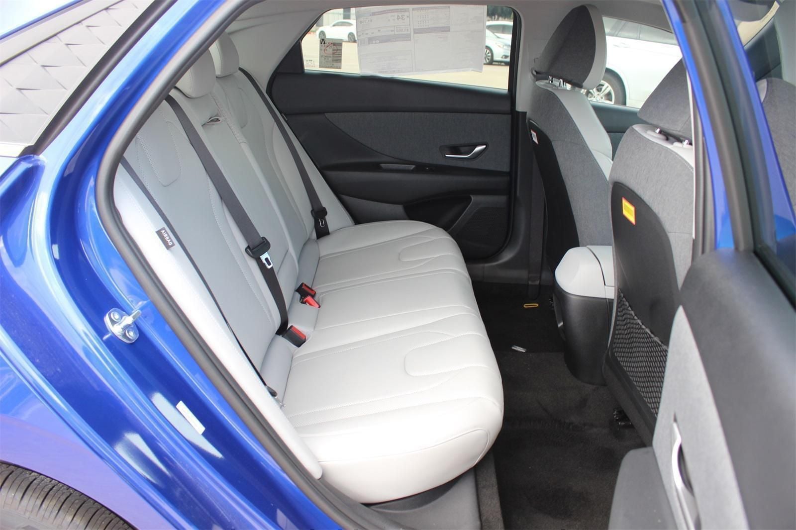 2025 Hyundai Elantra Limited - Photo 22