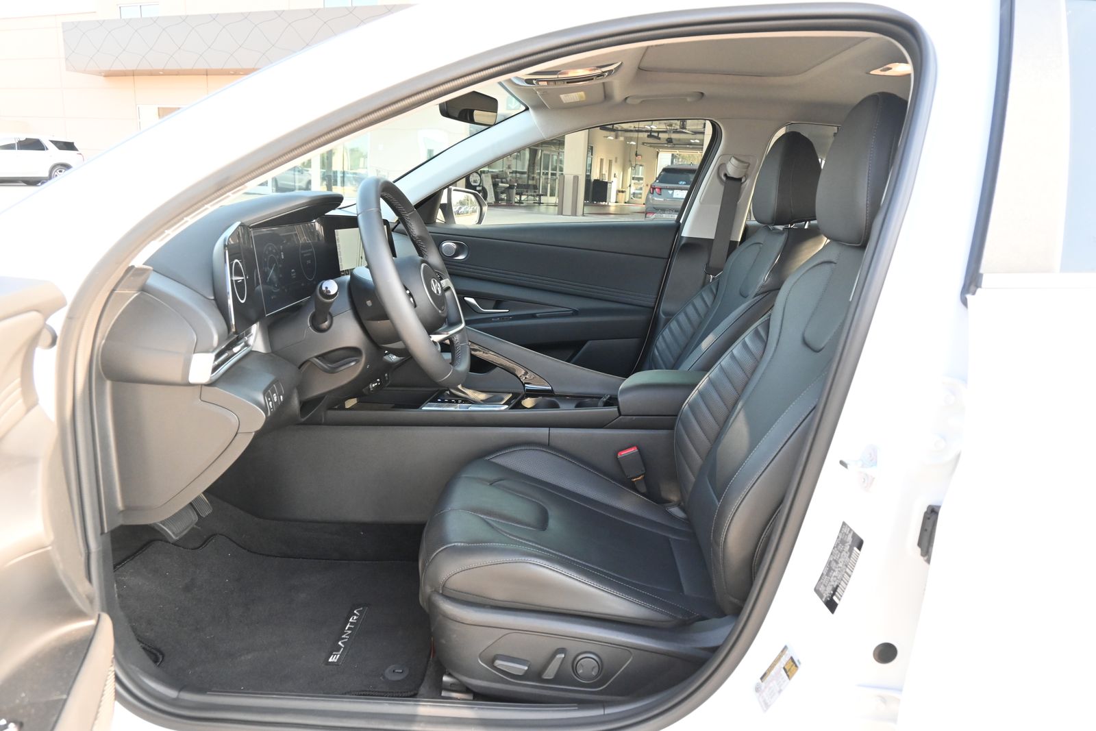 2025 Hyundai Elantra Limited - Photo 16