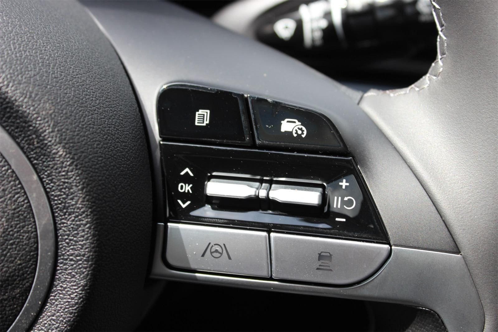2025 Hyundai Elantra Limited - Photo 8