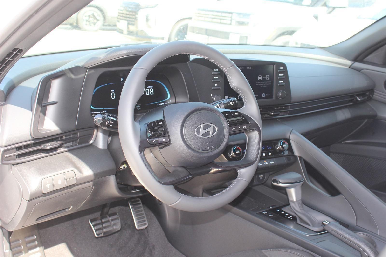 2025 Hyundai Elantra SEL - Photo 13