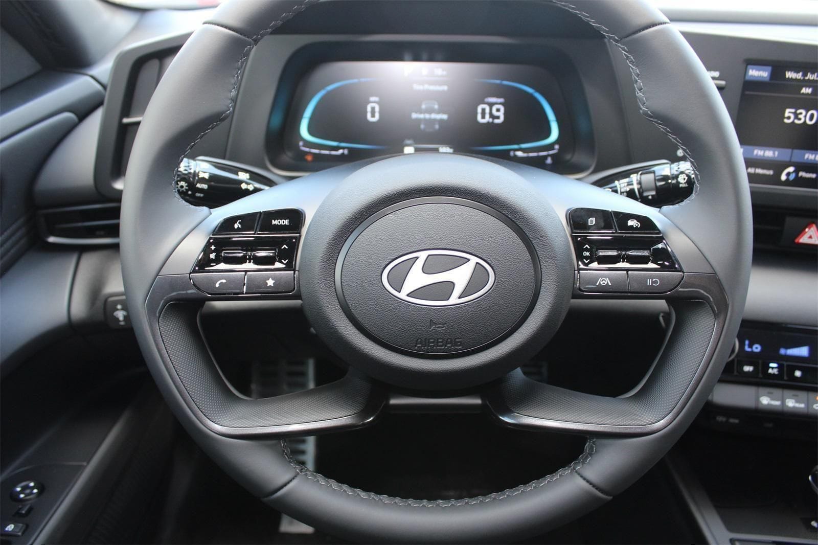 2025 Hyundai Elantra SEL - Photo 6