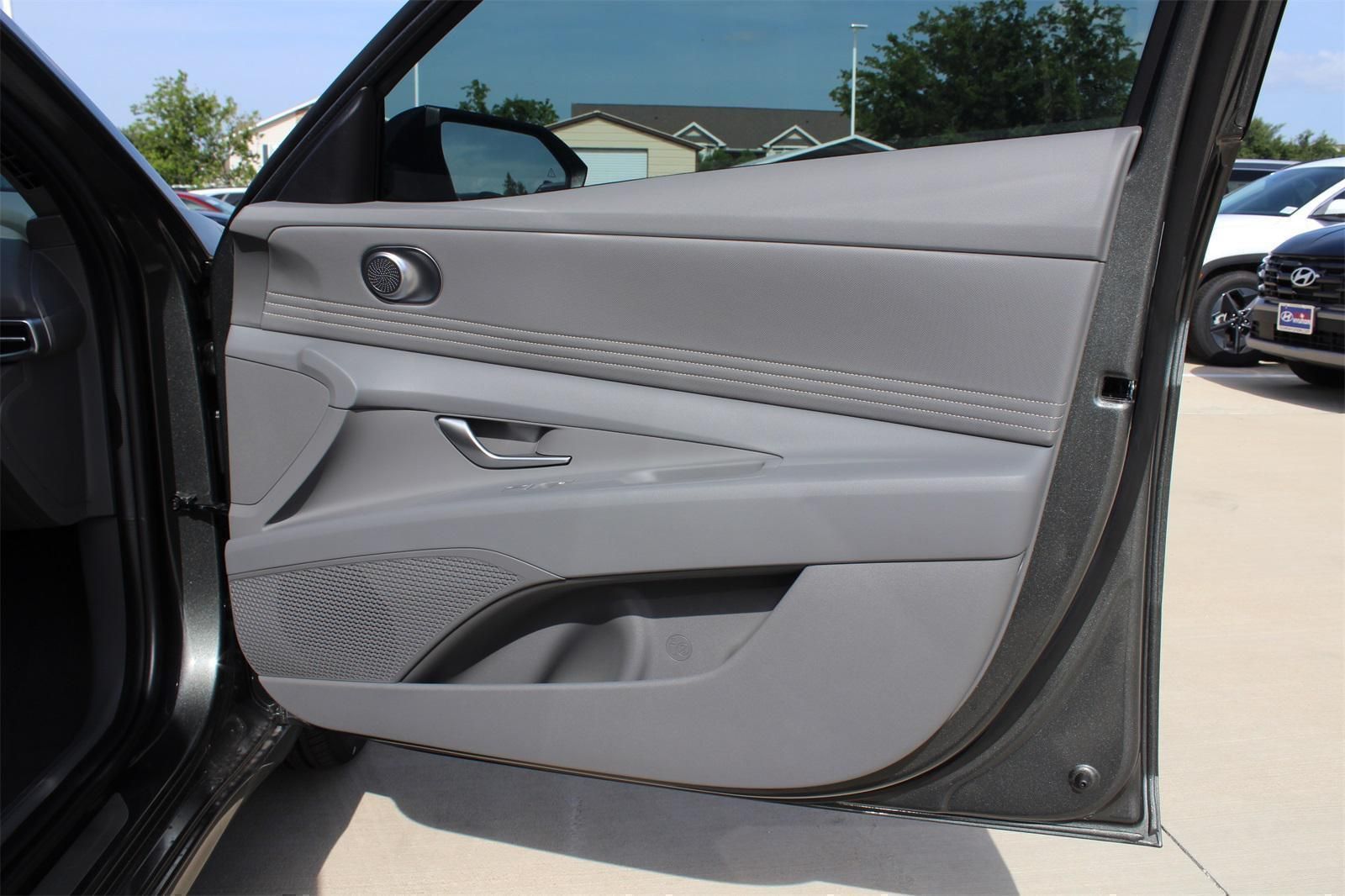 2025 Hyundai Elantra SEL - Photo 24