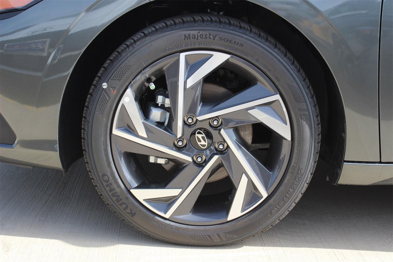 2025 Hyundai Elantra SEL - Photo 28