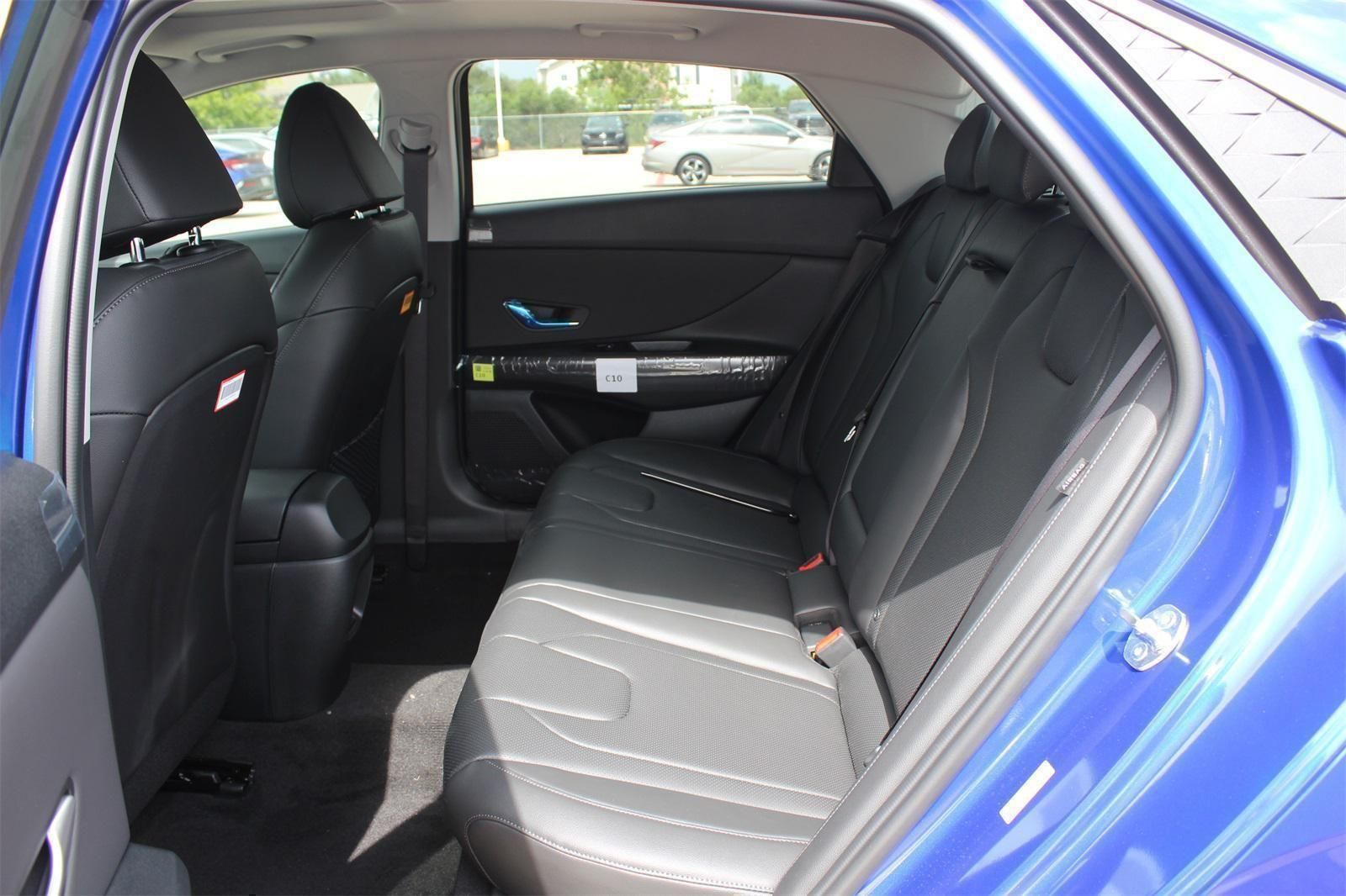 2025 Hyundai Elantra Limited - Photo 18