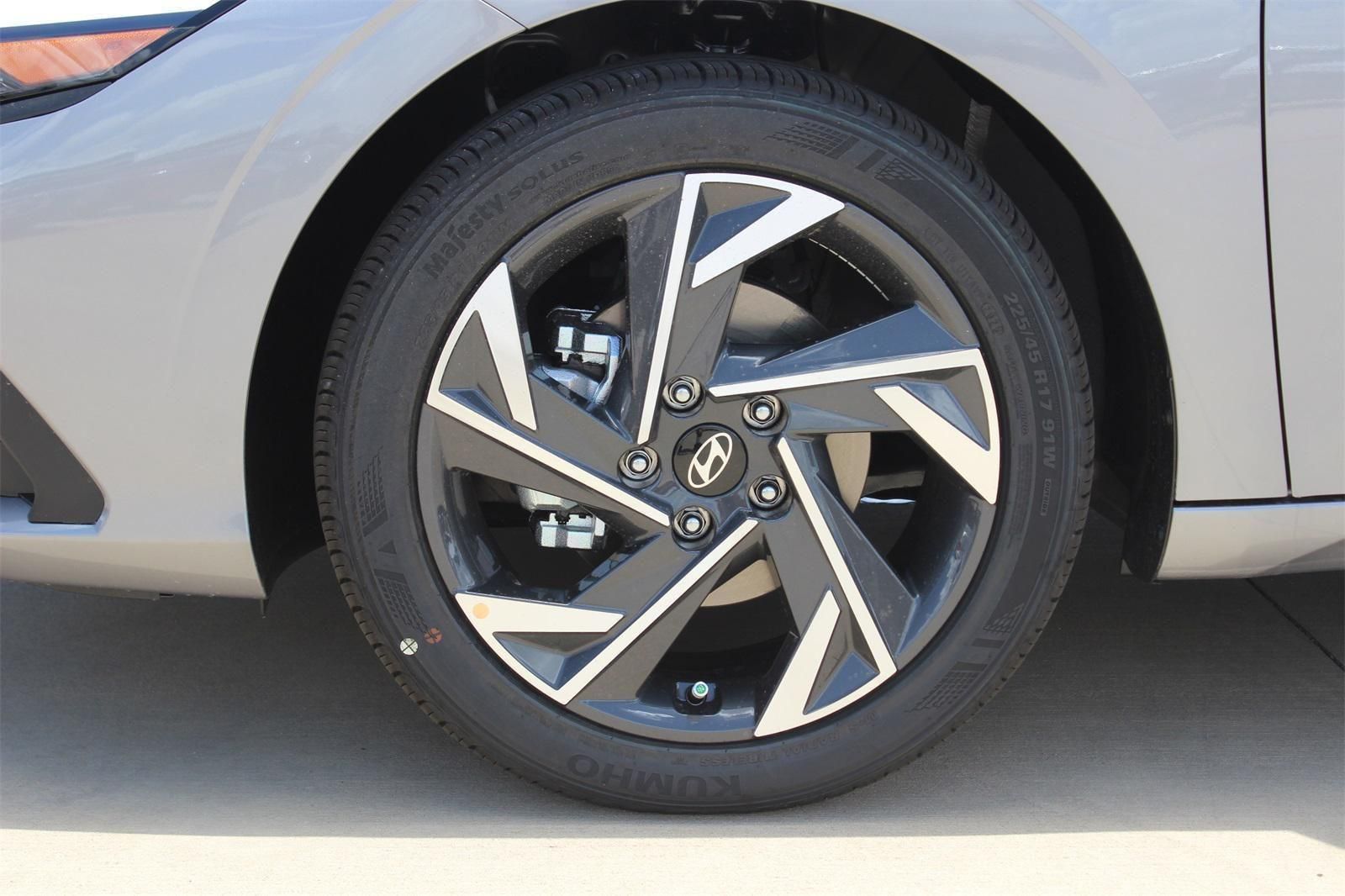 2025 Hyundai Elantra SEL - Photo 28