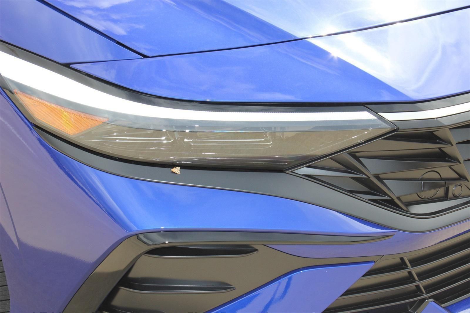 2025 Hyundai Elantra Limited - Photo 26