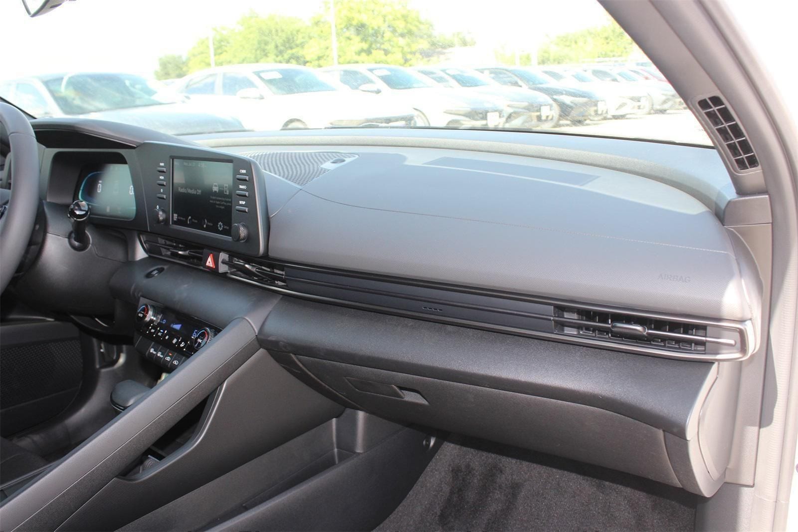 2025 Hyundai Elantra SEL - Photo 23