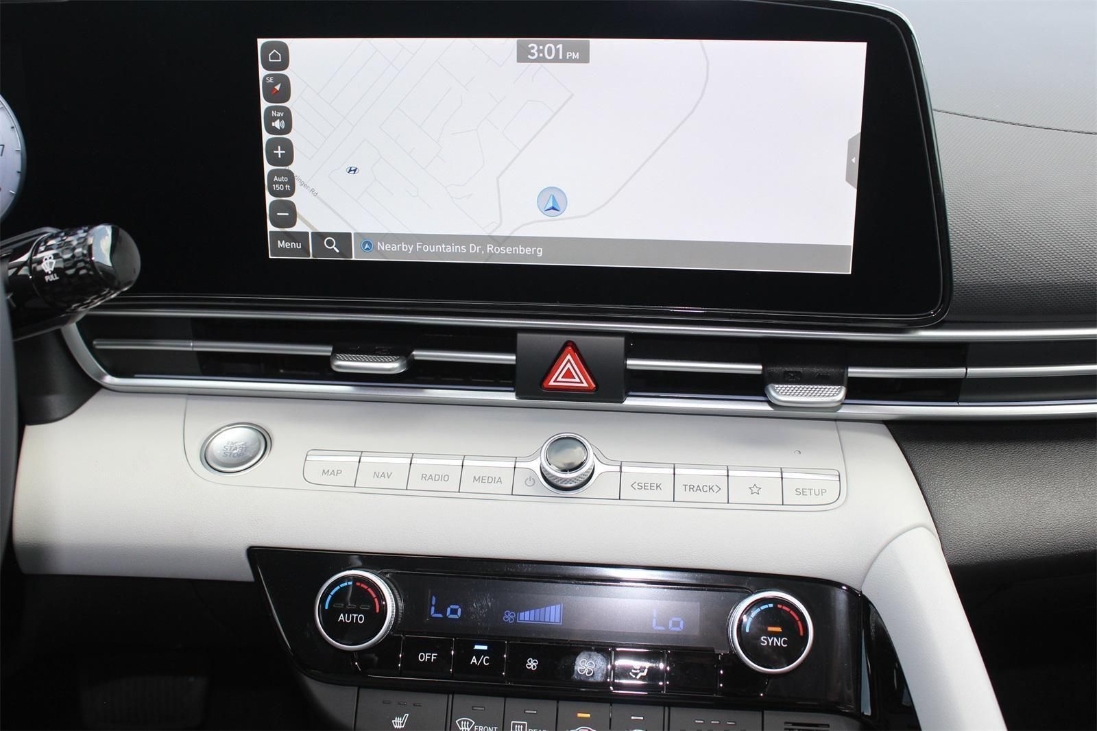 2025 Hyundai Elantra Limited - Photo 10