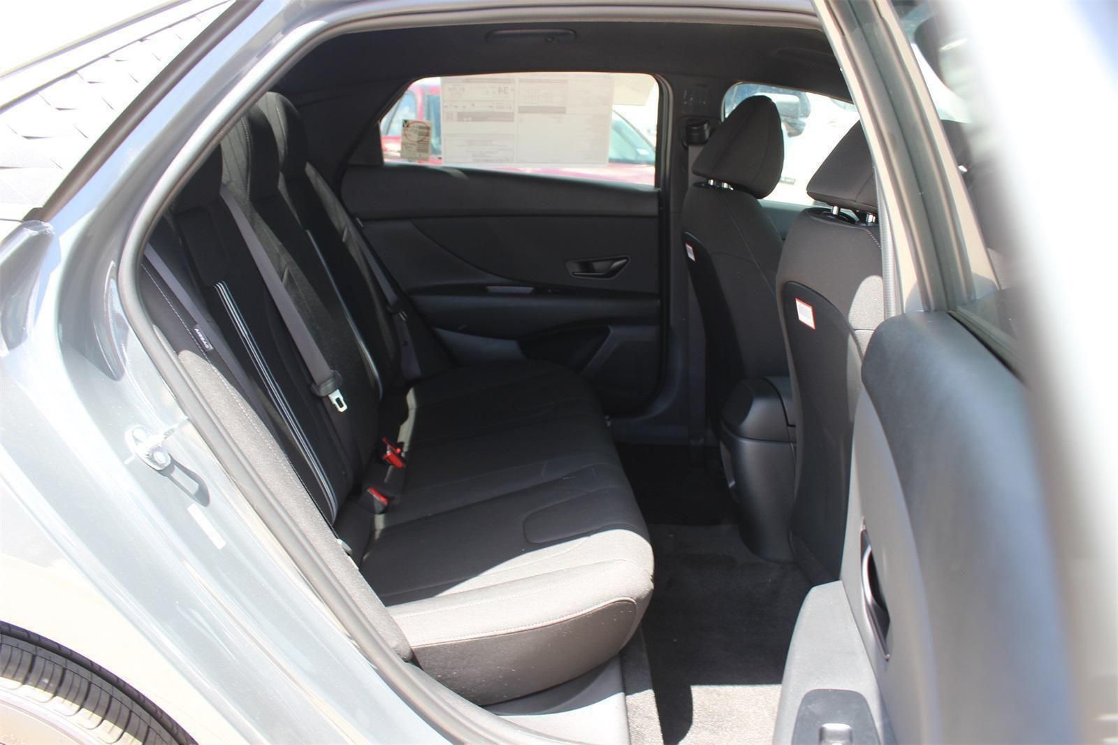 2025 Hyundai Elantra SEL - Photo 21