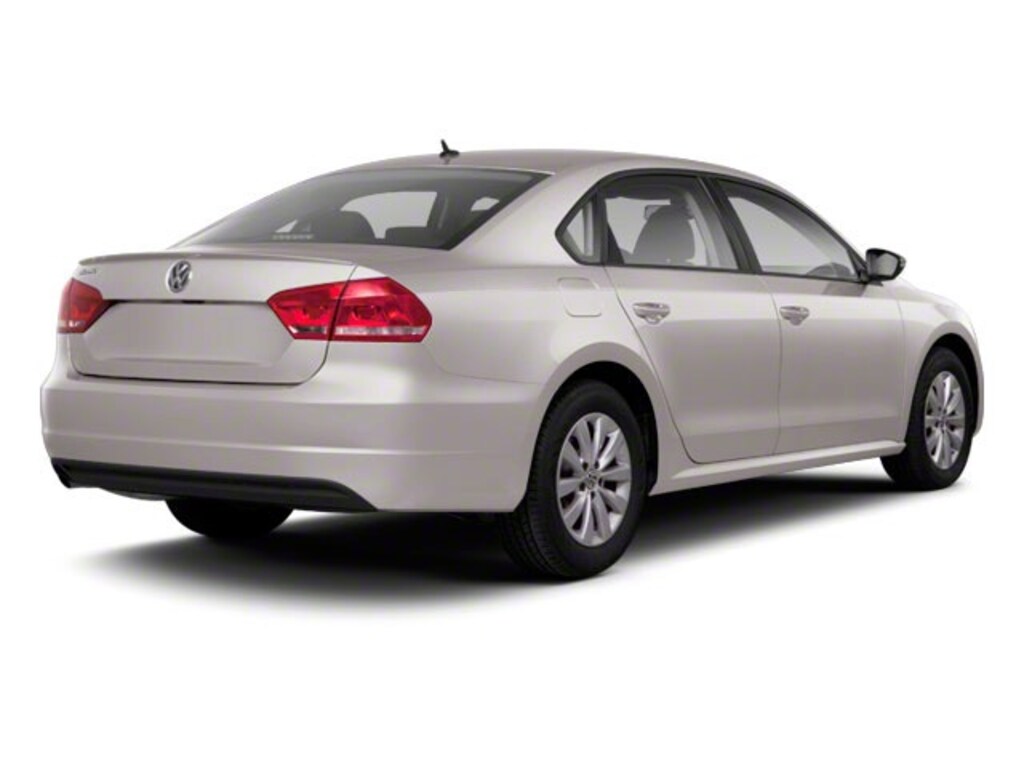 Used 2013 Volkswagen Passat 2.5L SE w/Sunroof Sedan