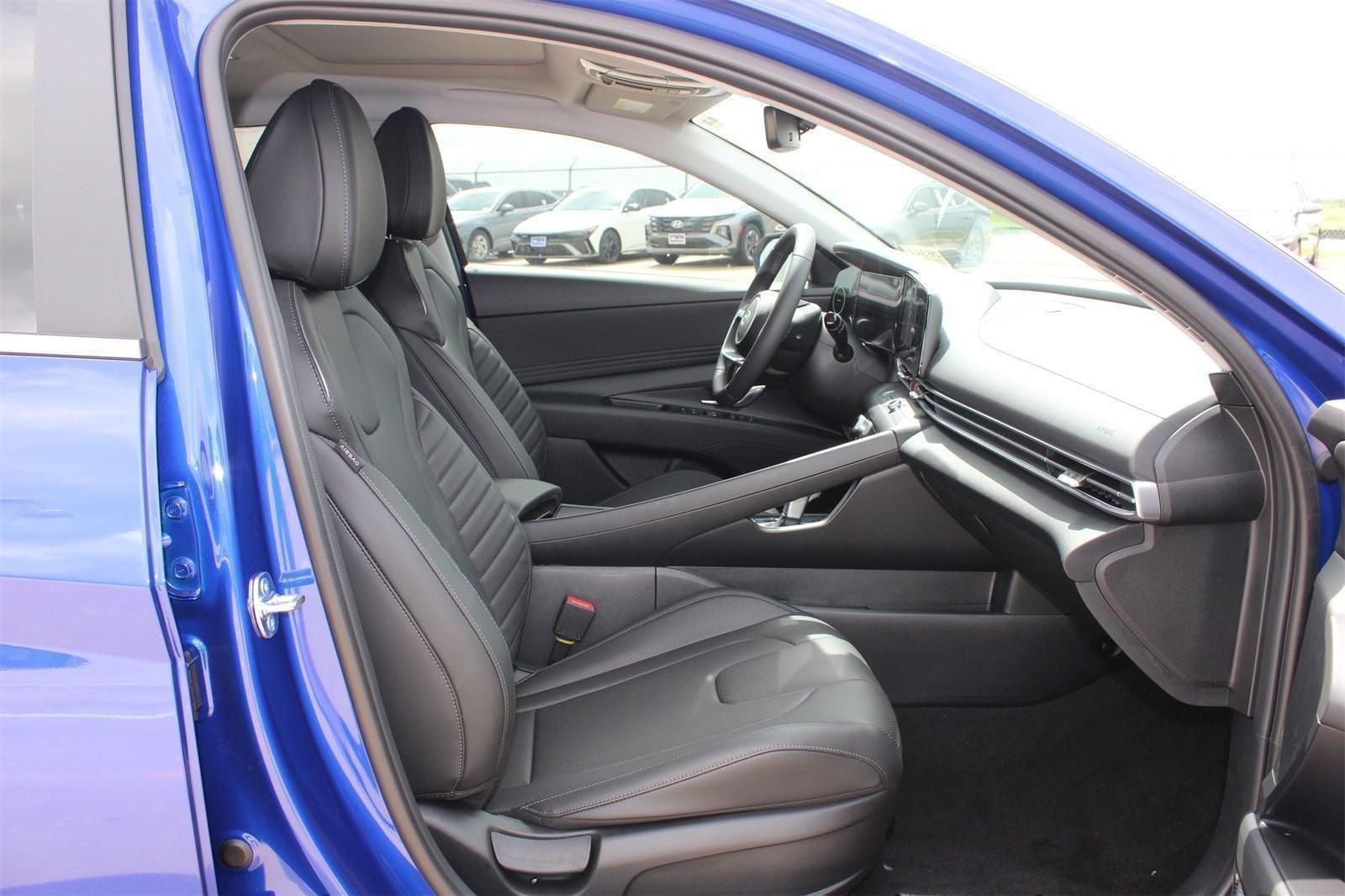 2025 Hyundai Elantra Limited - Photo 22